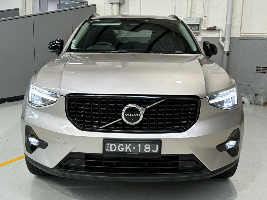 2023 Volvo XC40 XZ Ultimate B5 Dark SUV Image 2