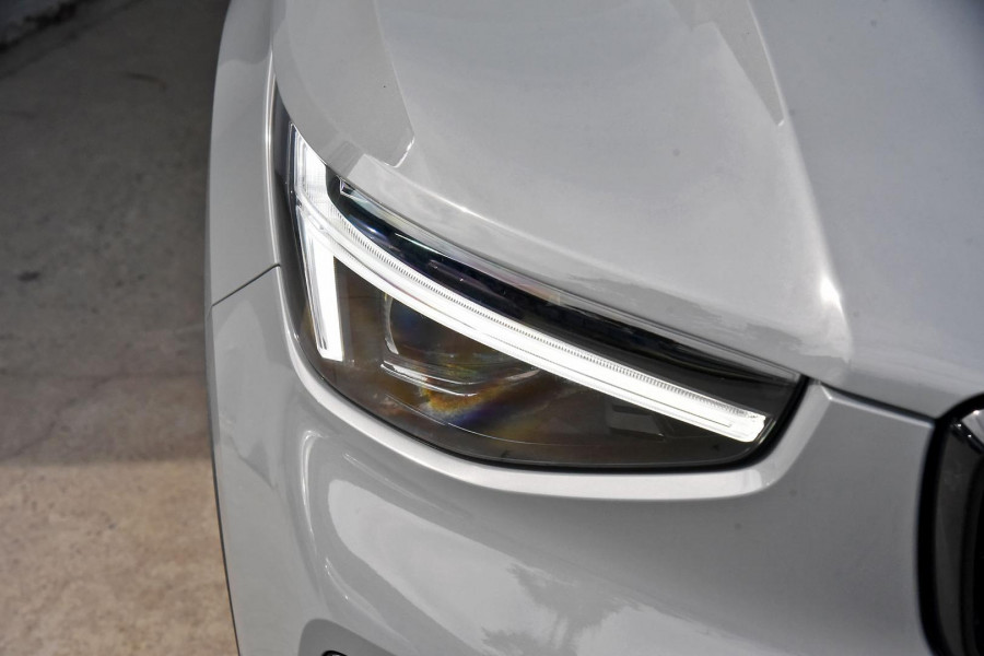 2024 MY25 Volvo XC40  Ultra B4 Dark SUV Image 7
