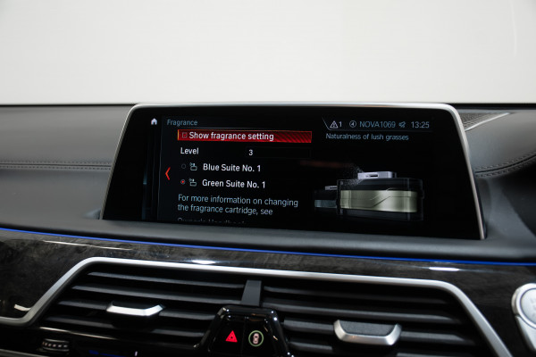 2018 BMW 7 Series 30d Sedan image 27