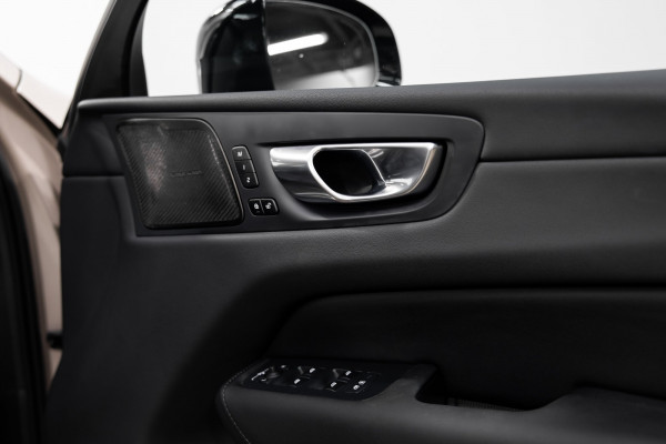 2026 Volvo XC60 UZ B5 Ultra Dark 2.0P, Mild Hybrid SUV Image 10