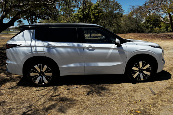 2025 Mitsubishi Outlander ZM Exceed Tourer SUV Image 7