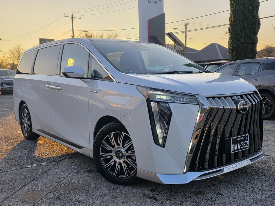 2026 GAC M8 PHEV  Luxury People Mover Image 1
