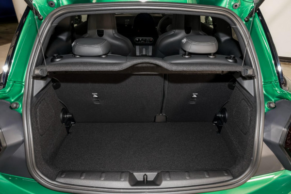 2026 MINI Cooper F66 S Favoured Hatch image 12