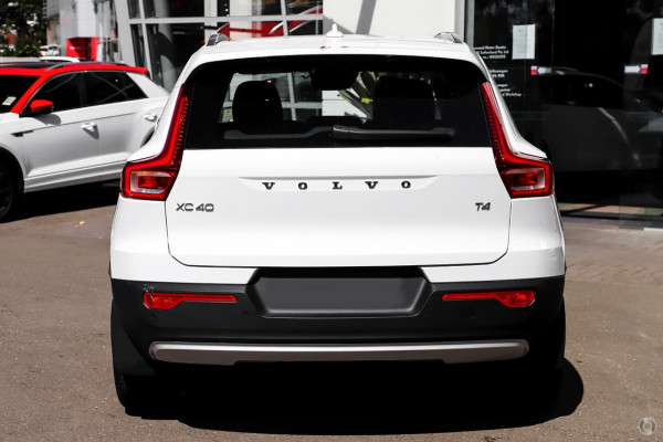 2020 Volvo XC40 XZ T4 Momentum Suv