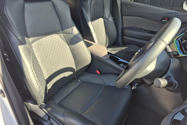 2023 Toyota C-HR ZYX10R Koba SUV Image 6