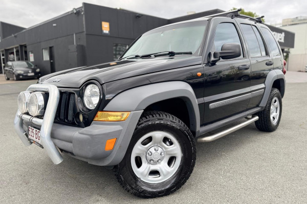 2005 Jeep Cherokee KJ Sport SUV Image 1