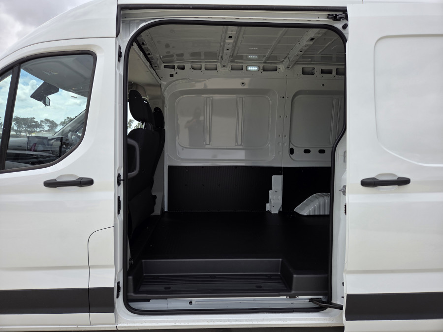 2026 MY24 LDV Deliver 9 Mid Roof MWB Van Image 16
