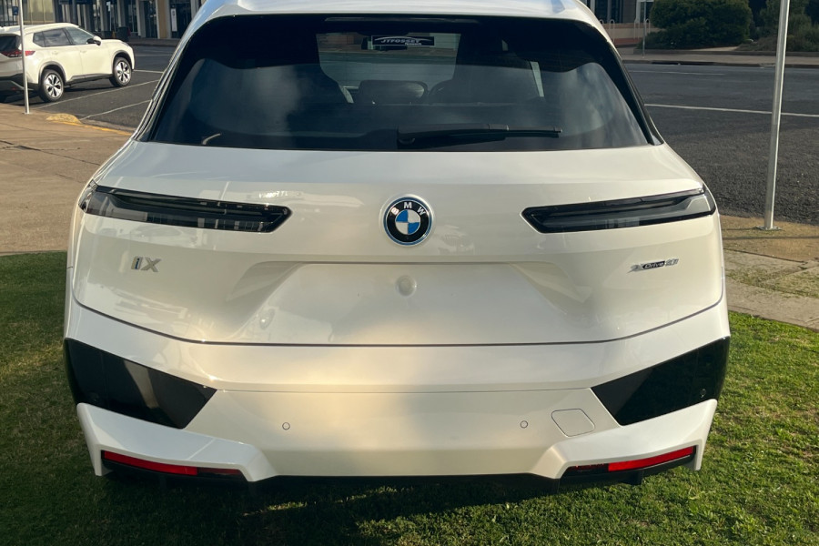 2022 BMW I20-    IX   I20 I20 xDrive40 Sport SUV Image 6