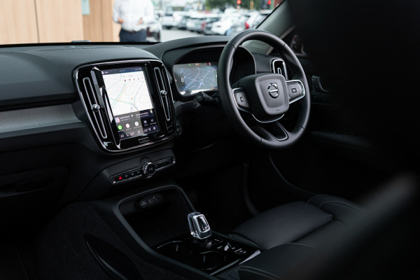 2025 MY26 Volvo XC40 XZ Ultra B4 Dark SUV Image 3