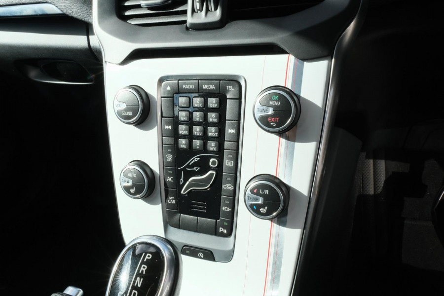 2015 MY16 Volvo V40 M Series T3 Kinetic Hatch Image 17