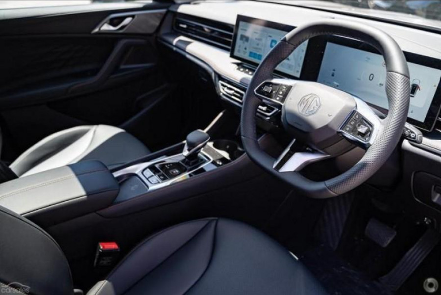 2025 MG HS AS33 Essence SUV Image 13