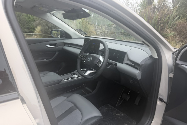 2026 MG MGS5 EV ZS3EM Essence 49 SUV Image 5