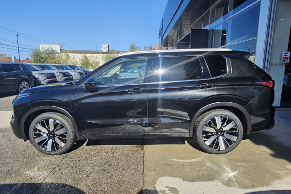 2025 Mitsubishi Outlander ZM Exceed SUV Image 4