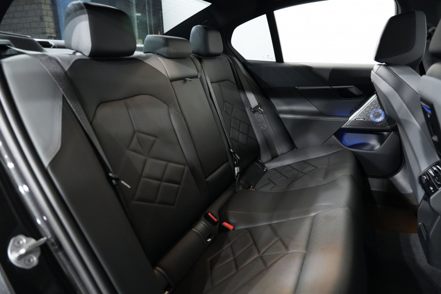 2025 BMW i5 eDrive40 M Sport Sedan Image 35