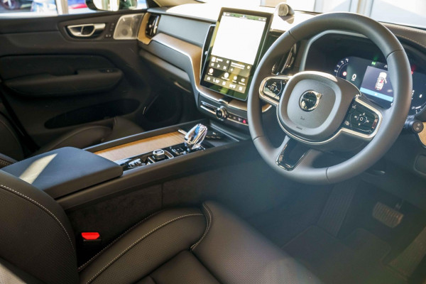 2026 Volvo XC60 UZ Ultra B5 Dark SUV Image 4