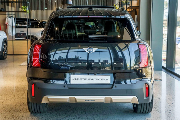 2026 MINI Countryman U25 SE Favoured SUV image 3
