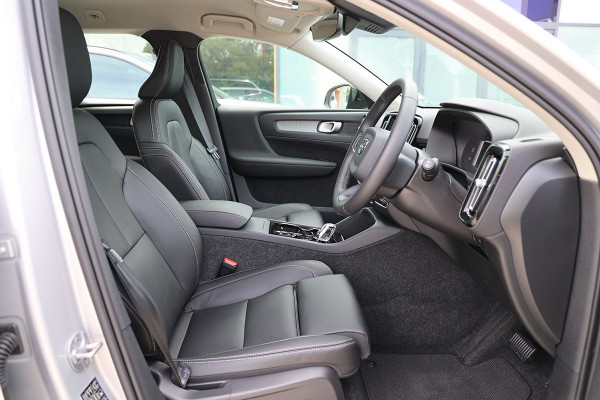 2024 MY25 Volvo XC40 XZ Ultra B4 Dark SUV Image 6