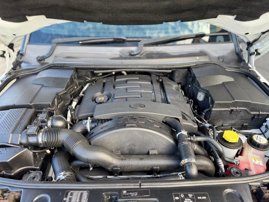 2015 Land Rover Discovery Series 4 SDV6 HSE SUV Image 24