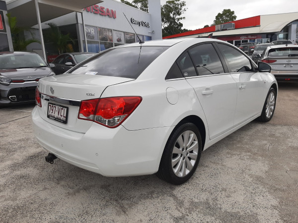 2011 MY12 Holden Cruze JH Series II  CDX Sedan Image 5