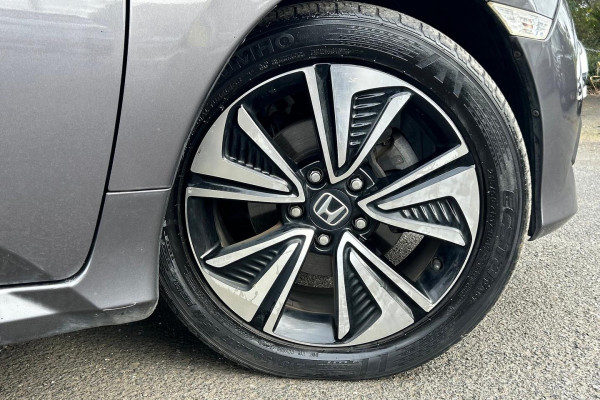 2018 Honda Civic 10th Gen VTi-L Sedan Image 2