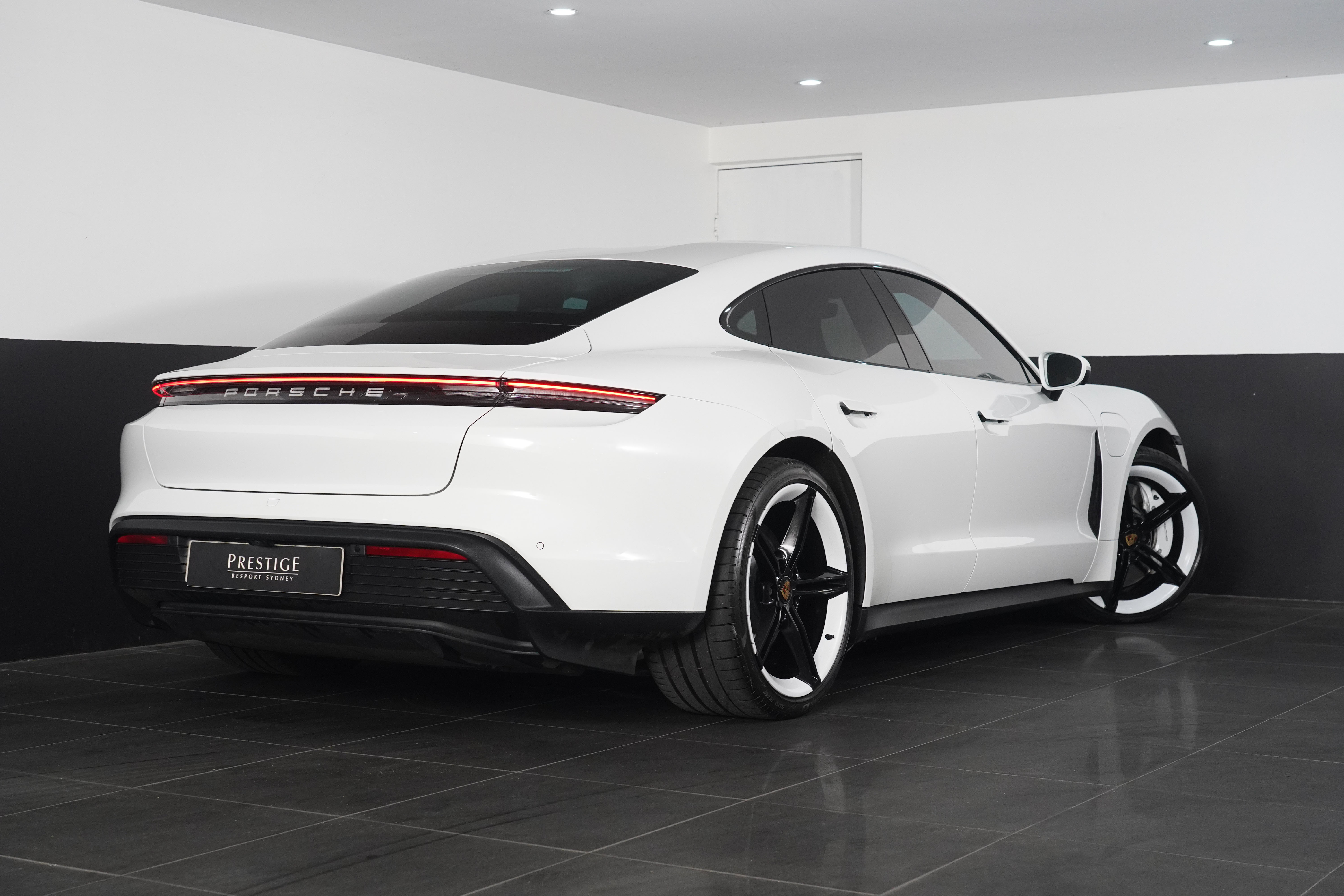 2021 Porsche Taycan 4S Coupe Image 18