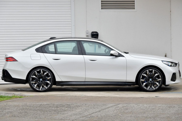 2025 BMW 5 Series G60 520i M Sport Sedan image 3