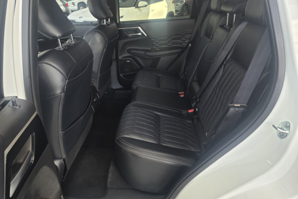 2025 Mitsubishi Outlander ZM Exceed SUV Image 10