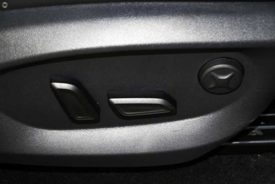 2025 MG HS AS33 Essence SUV Image 12
