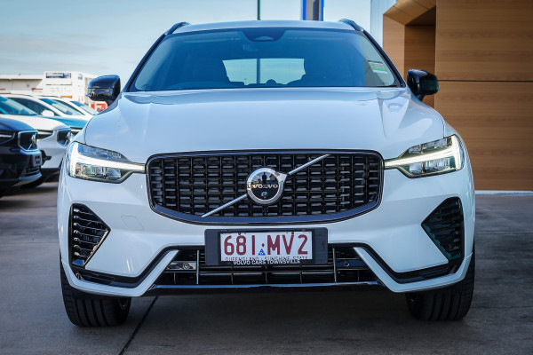 2025 Volvo XC60 Ultra T8 Plug-In Hybrid SUV Image 6