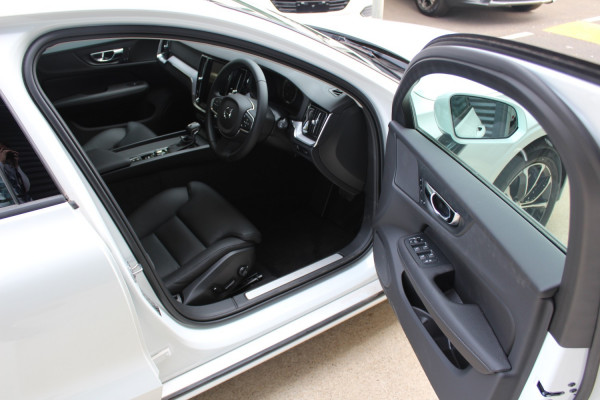 2019 MY20 Volvo V60 F-Series T5 Momentum Wagon