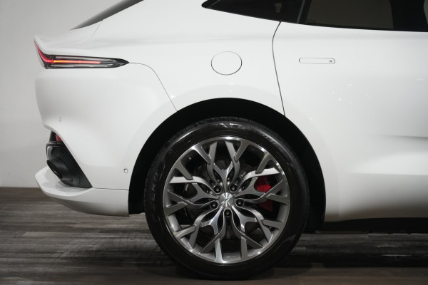 2022 Aston Martin DBX SUV Image 6
