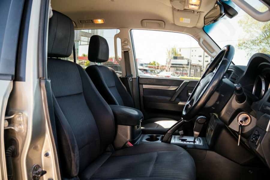 2012 Mitsubishi Pajero NW Exceed SUV Image 18