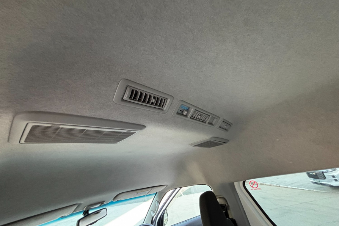 2015 Toyota HiAce TRH223R Commuter Bus Image 12