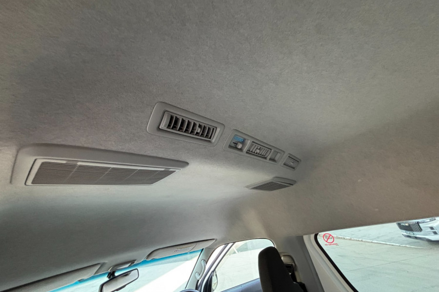 2015 Toyota HiAce TRH223R Commuter Bus Image 12