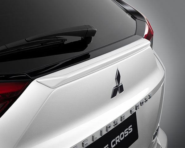 Rear lip spoiler