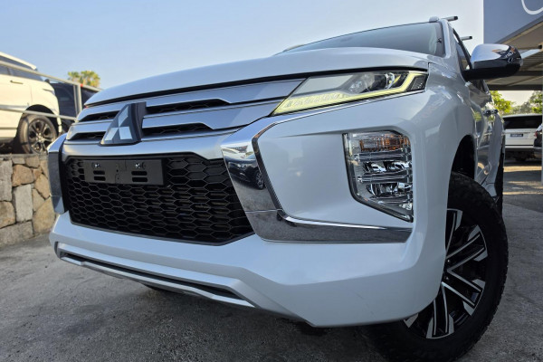 2020 Mitsubishi Pajero Sport QE GLS SUV Image 2