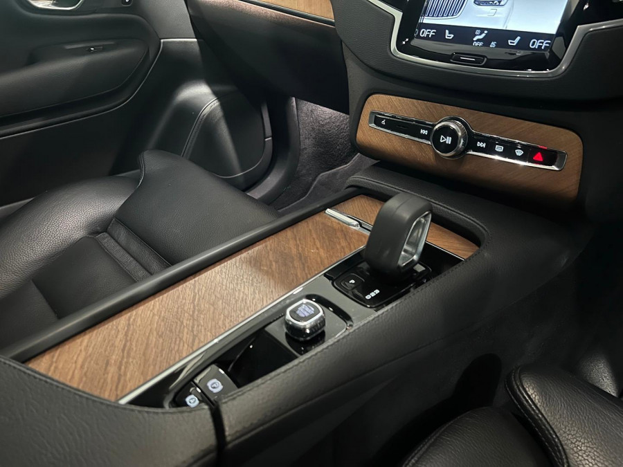2021 MY22 Volvo XC90 L Series B5 Momentum SUV Image 15