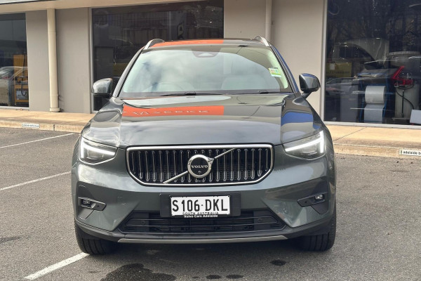 2026 Volvo XC40 XZ Ultra B4 Bright SUV Image 2
