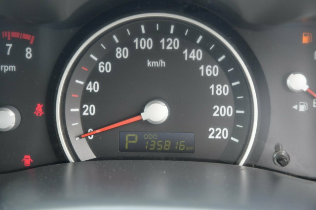 2010 Kia Grand Carnival Si 9 of 19