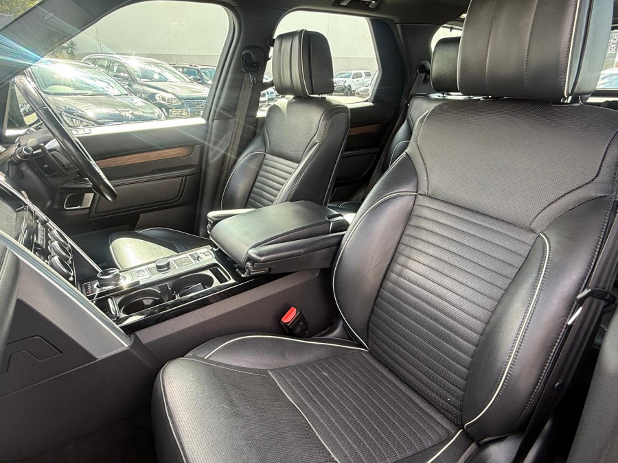 2018 Land Rover Discovery Series 5 HSE Luxury SUV Image 13