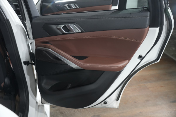 2022 BMW X6 M50i Coupe image 33
