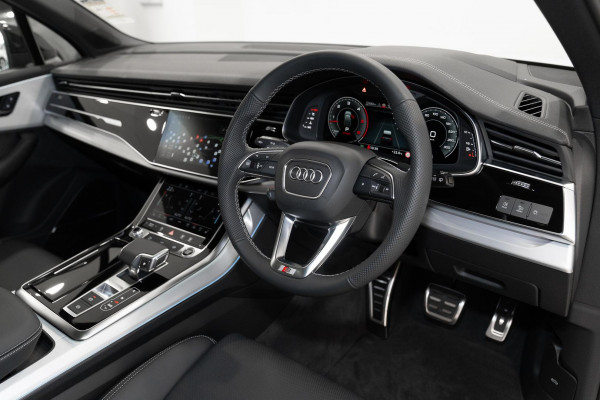 2026 Audi Q7 4M TDI 210kW S line SUV image 6