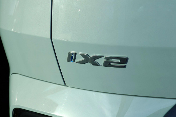 2024 BMW iX2 U10 eDrive20 M Sport SUV image 4