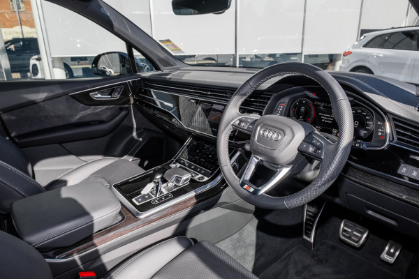 2026 Audi Q7 4M TDI 210kW S line SUV image 7