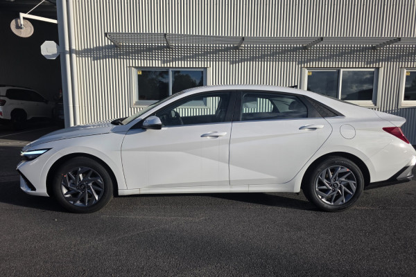 2026 Hyundai i30 CN7.V4 Hybrid Sedan Image 2