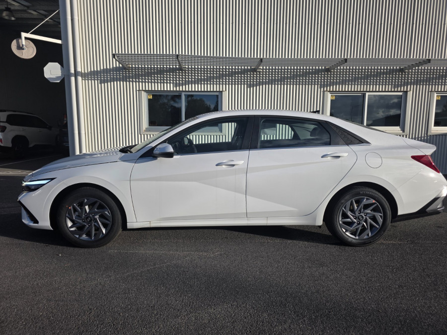 2026 Hyundai i30 CN7.V4 Hybrid Sedan Image 2