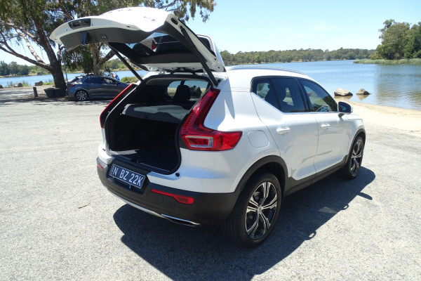 2018 MY19 Volvo XC40 XZ T4 Inscription SUV Image 8