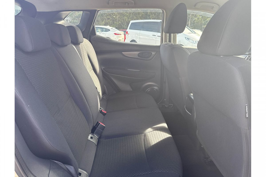2015 Nissan QASHQAI J11 ST SUV Image 11