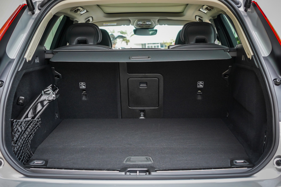2025 Volvo XC60 UZ Ultra T8 Plug-In Hybrid SUV Image 10