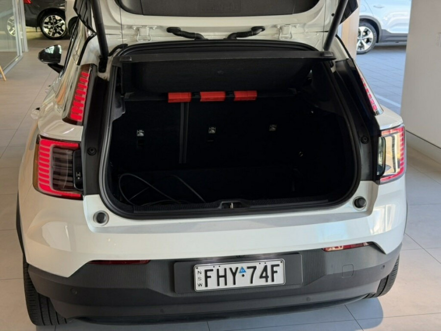 2024 Volvo EX30  Single Motor Extended Range Plus SUV Image 9